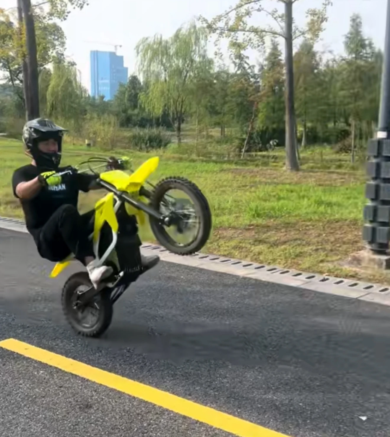 High-Speed Electric Motocross